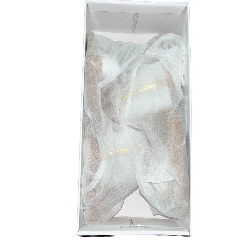 𝅺SHEIN Butterfly toe decorated sandals with gold strap across foot - Picture 4 of 4